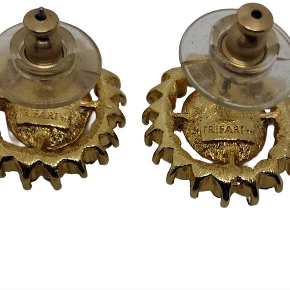 TRIFARI 1990s GOLDTONE, AMETHYST GLASS & WHITE RHINESTONE EARRINGS - Picture 6 of 6